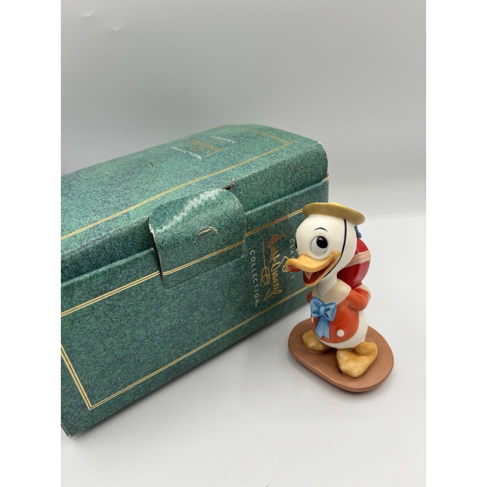 WDCC Dewey "I Got Somethin' For Ya" Disney's Mr. Duck Steps Out Valentine Heart